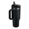 Vaso Stanley Quencher® ProTour 1180 ml de acero inoxidable reciclado aislado con pajita abatible Negro intenso