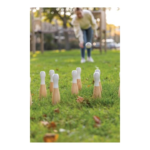 Juego de bolos de madera marron | sin montaje de publicidad | no disponible | no disponible