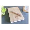 Bolígrafo de madera marrón
