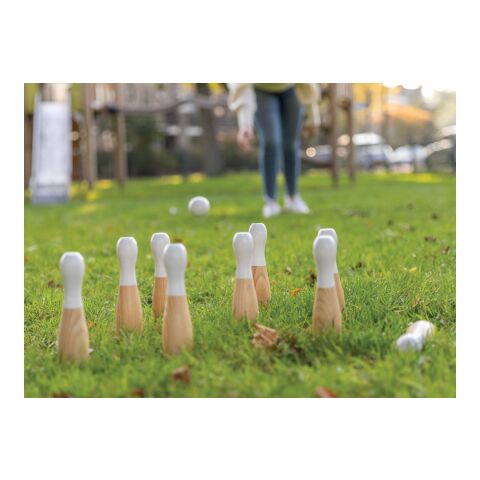 Juego de bolos de madera marron | sin montaje de publicidad | no disponible | no disponible