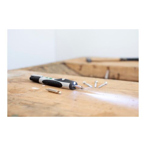 Destornilladores, nivel y linternita negro/plata | sin montaje de publicidad | no disponible | no disponible